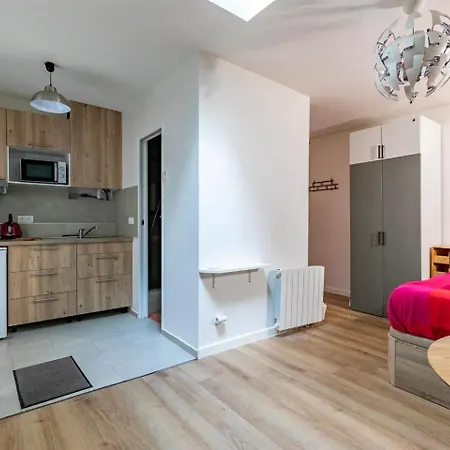 Gare Du Nord Confortable Pied A Terre Avec Patio Apartment
