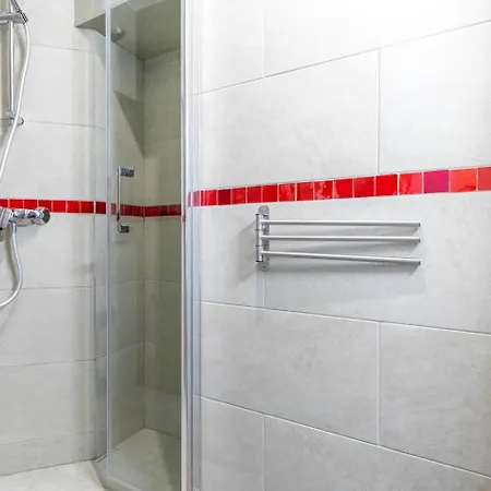 Gare Du Nord Confortable Pied A Terre Avec Patio Lejlighed *