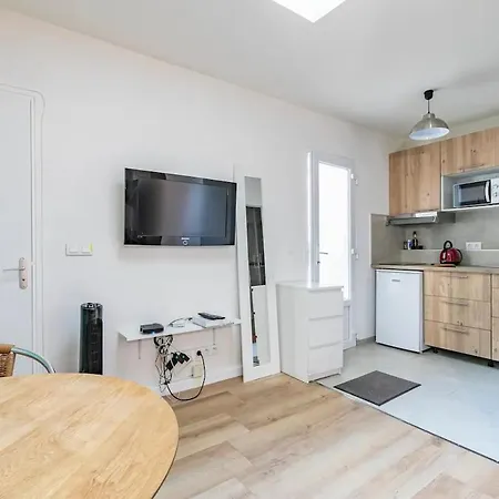 Apartment Gare Du Nord Confortable Pied A Terre Avec Patio Paris