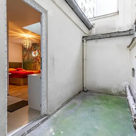 Apartment Gare Du Nord Confortable Pied A Terre Avec Patio
