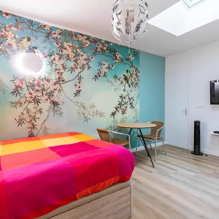 Gare Du Nord Confortable Pied A Terre Avec Patio *
