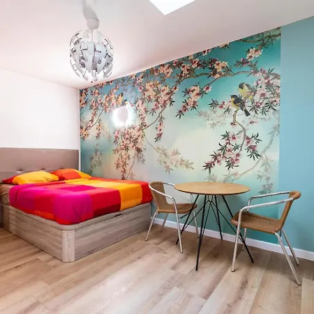 Gare Du Nord Confortable Pied A Terre Avec Patio Paris