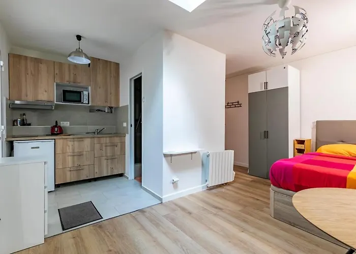 Gare Du Nord Confortable Pied A Terre Avec Patio Apartment