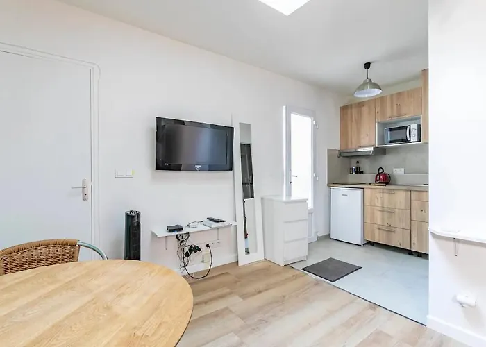 Apartment Gare Du Nord Confortable Pied A Terre Avec Patio Paris