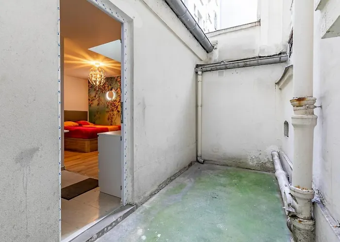 Apartment Gare Du Nord Confortable Pied A Terre Avec Patio